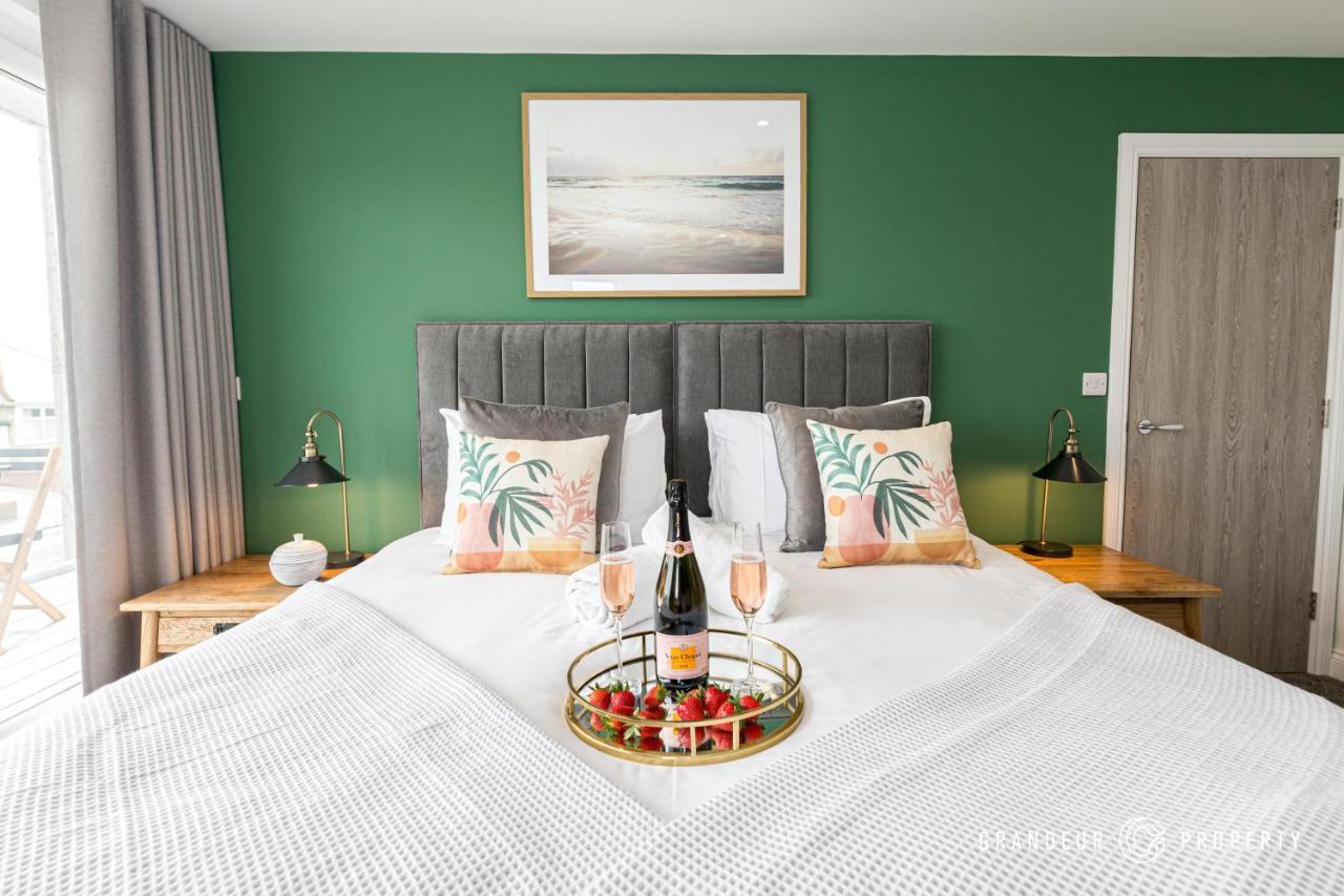 Bournecoast - Stylish Flat With Balcony - Sea Glimpses - 10 Min Walk To Beach - Parking - Wifi - Fm8406 Bournemouth Kültér fotó