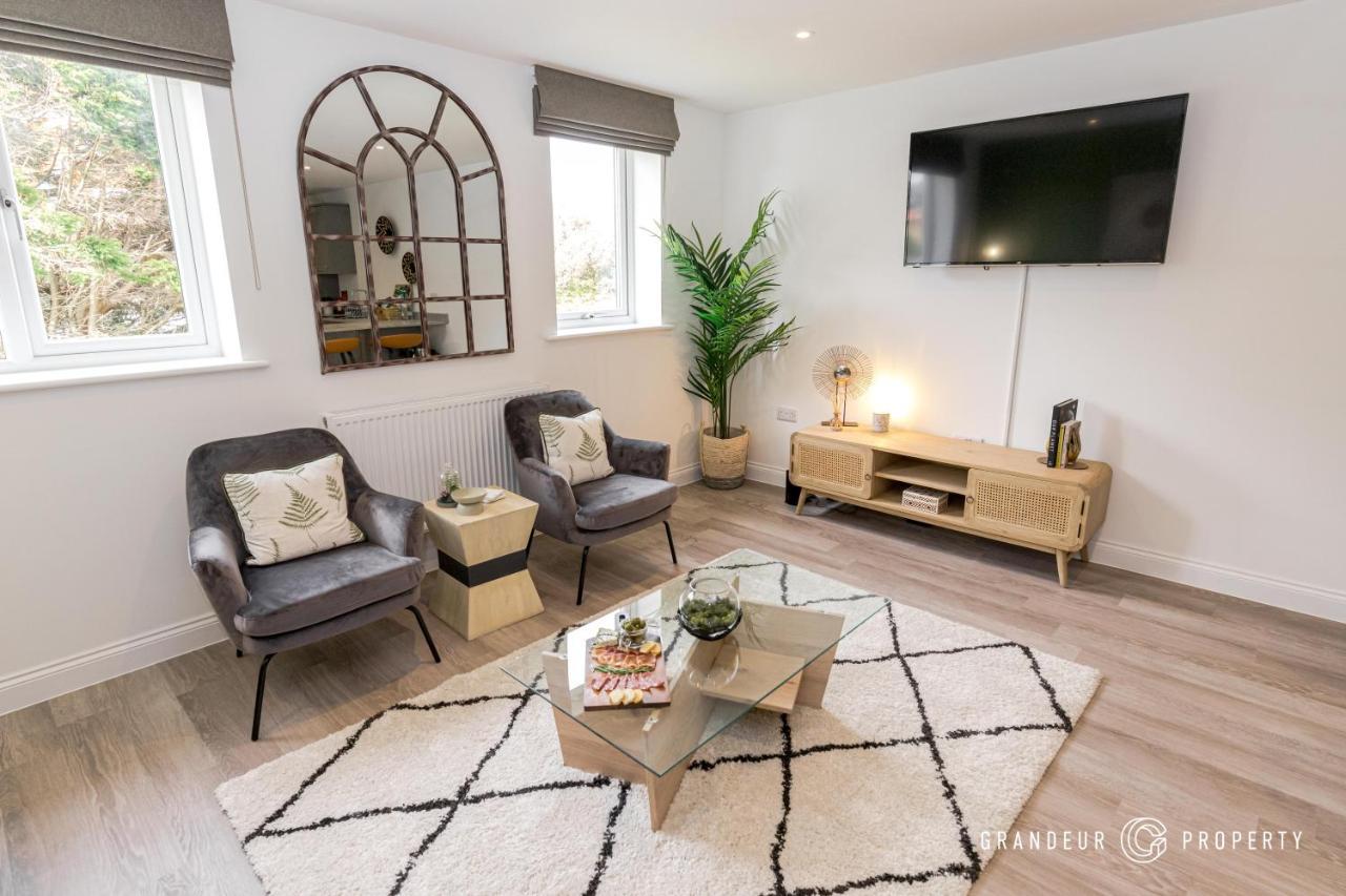 Bournecoast - Stylish Flat With Balcony - Sea Glimpses - 10 Min Walk To Beach - Parking - Wifi - Fm8406 Bournemouth Kültér fotó