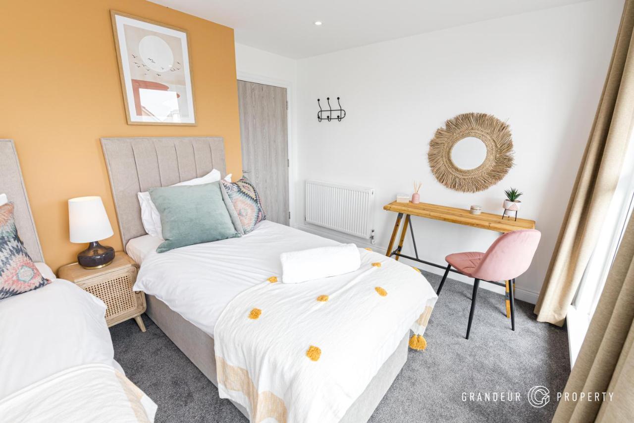 Bournecoast - Stylish Flat With Balcony - Sea Glimpses - 10 Min Walk To Beach - Parking - Wifi - Fm8406 Bournemouth Kültér fotó