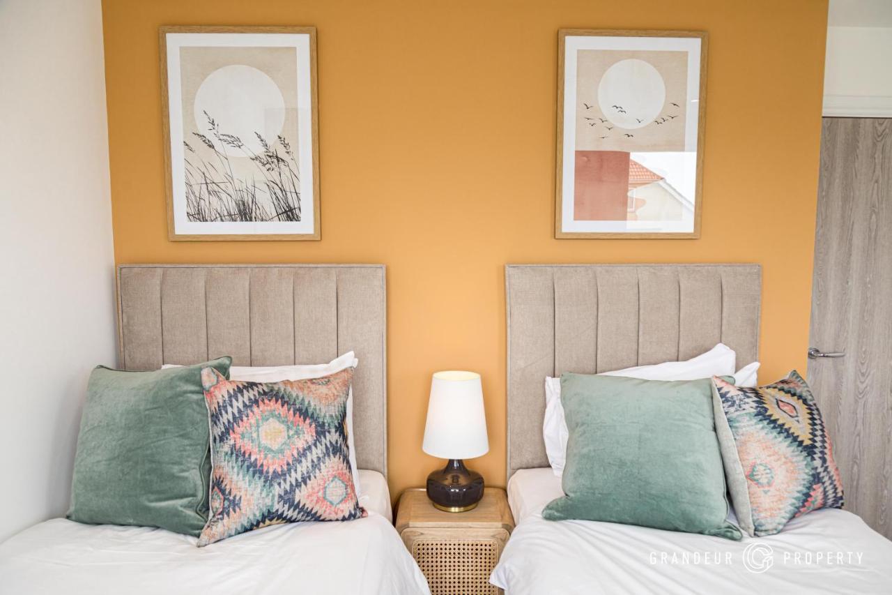 Bournecoast - Stylish Flat With Balcony - Sea Glimpses - 10 Min Walk To Beach - Parking - Wifi - Fm8406 Bournemouth Kültér fotó